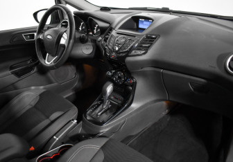 Подержанный автомобиль Ford Fiesta Hatchback 2016 года (13 фото)