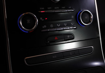 Подержанный автомобиль Renault Scenic 2018 года (15 фото)