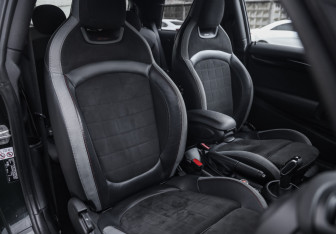 Подержанный автомобиль MINI Hatch 2020 года (23 фото)