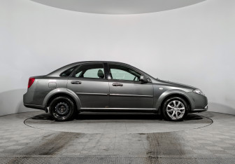 Подержанный автомобиль Daewoo Gentra Sedan 2014 года (4 фото)