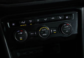 Подержанный автомобиль Volkswagen Tiguan 2019 года (16 фото)