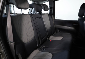 Подержанный автомобиль Hyundai Matrix 2009 года (18 фото)