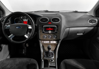 Подержанный автомобиль Ford Focus Sedan 2008 года (14 фото)