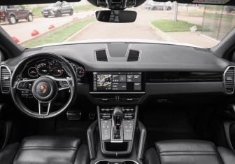 Подержанный автомобиль Porsche Cayenne 2018 года (14 фото)