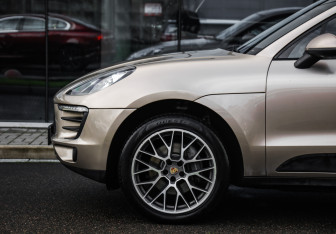 Подержанный автомобиль Porsche Macan 2017 года (10 фото)