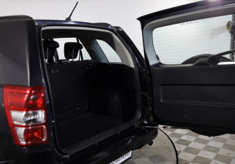 Подержанный автомобиль Suzuki Grand Vitara 2011 года (25 фото)