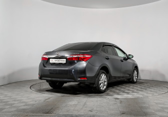 Подержанный автомобиль Toyota Corolla Sedan 2014 года (5 фото)