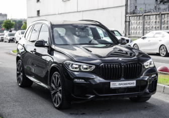 Подержанный автомобиль BMW X5 2021 года (5 фото)