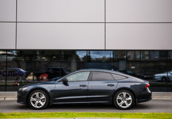 Подержанный автомобиль Audi A7 2018 года (8 фото)