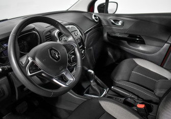 Подержанный автомобиль Renault Kaptur 2020 года (9 фото)