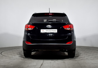 Подержанный автомобиль Hyundai ix35 2012 года (6 фото)