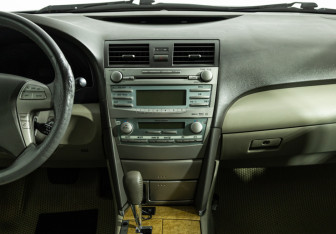 Подержанный автомобиль Toyota Camry Sedan 2006 года (14 фото)