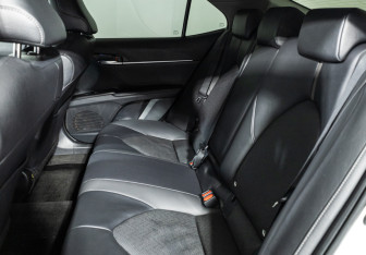 Подержанный автомобиль Toyota Camry Sedan 2021 года (10 фото)