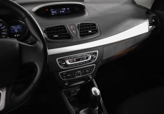 Подержанный автомобиль Renault Fluence 2012 года (14 фото)