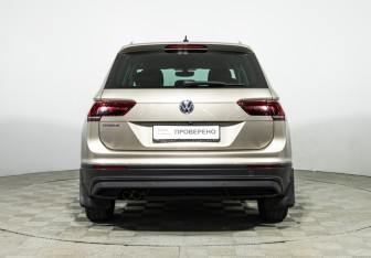 Подержанный автомобиль Volkswagen Tiguan 2018 года (6 фото)