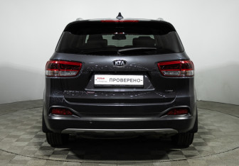 Подержанный автомобиль Kia Sorento 2017 года (6 фото)