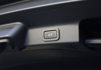 Подержанный автомобиль Jaguar F-Pace 2017 года (35 фото)