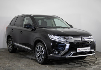 Подержанный автомобиль Mitsubishi Outlander 2019 года (3 фото)