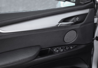 Подержанный автомобиль BMW X5 2016 года (28 фото)