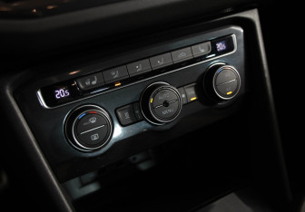 Подержанный автомобиль Volkswagen Tiguan 2019 года (18 фото)