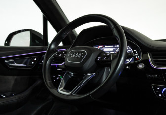 Подержанный автомобиль Audi Q7 2019 года (39 фото)