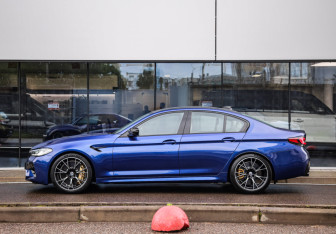 Подержанный автомобиль BMW M5 Sedan 2022 года (9 фото)