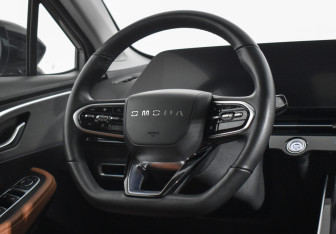 Подержанный автомобиль Omoda C5 2023 года (16 фото)