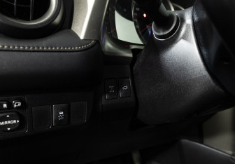 Подержанный автомобиль Toyota RAV4 2014 года (17 фото)