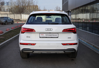 Подержанный автомобиль Audi Q5 2022 года (5 фото)
