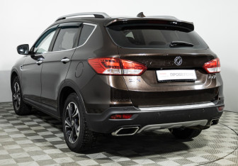 Подержанный автомобиль DongFeng AX7 2019 года (7 фото)