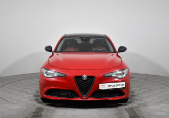 Подержанный автомобиль Alfa Romeo Giulia 2020 года (2 фото)