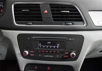 Подержанный автомобиль Audi Q3 2012 года (16 фото)