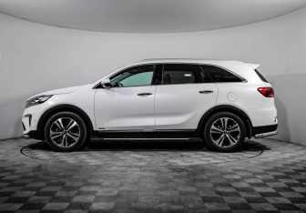 Подержанный автомобиль Kia Sorento 2018 года (8 фото)