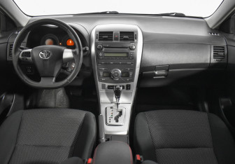 Подержанный автомобиль Toyota Corolla Sedan 2012 года (13 фото)
