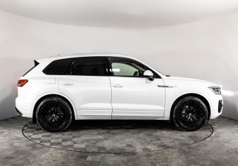 Подержанный автомобиль Volkswagen Touareg 2018 года (5 фото)