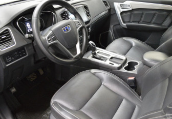 Подержанный автомобиль Geely Emgrand X7 2019 года (10 фото)