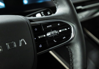 Подержанный автомобиль Omoda C5 2023 года (23 фото)