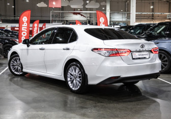Подержанный автомобиль Toyota Camry Sedan 2020 года (9 фото)