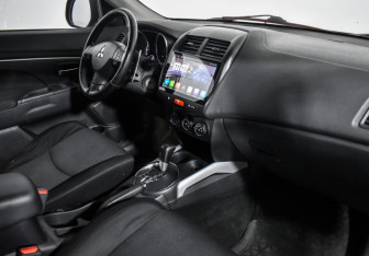 Подержанный автомобиль Mitsubishi ASX 2011 года (11 фото)