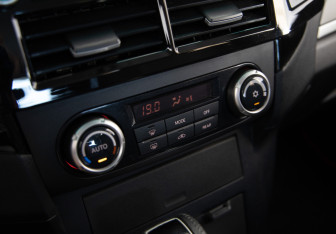 Подержанный автомобиль Mitsubishi Pajero 2012 года (14 фото)