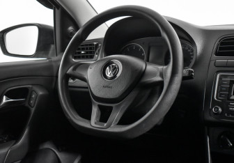 Подержанный автомобиль Volkswagen Polo Sedan 2018 года (15 фото)