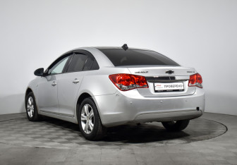 Подержанный автомобиль Chevrolet Cruze Sedan 2011 года (7 фото)