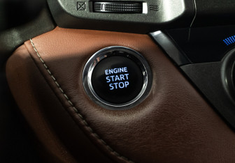 Подержанный автомобиль Toyota RAV4 2013 года (18 фото)