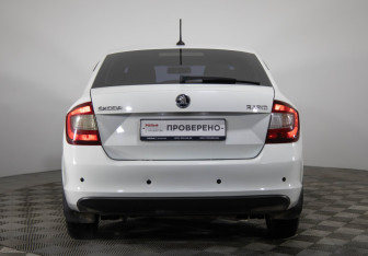 Подержанный автомобиль Skoda Rapid Liftback 2019 года (6 фото)