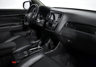 Подержанный автомобиль Mitsubishi Outlander 2016 года (10 фото)