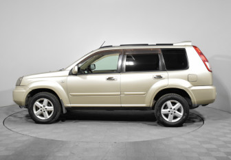 Подержанный автомобиль Nissan X-Trail 2003 года (8 фото)
