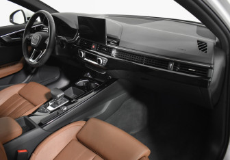 Подержанный автомобиль Audi A4 Sedan 2020 года (12 фото)