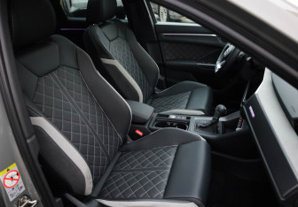 Подержанный автомобиль Audi Q3 2024 года (29 фото)