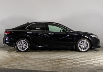 Подержанный автомобиль Toyota Camry Sedan 2018 года (8 фото)