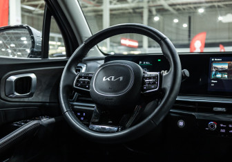 Подержанный автомобиль Kia Sorento 2024 года (13 фото)